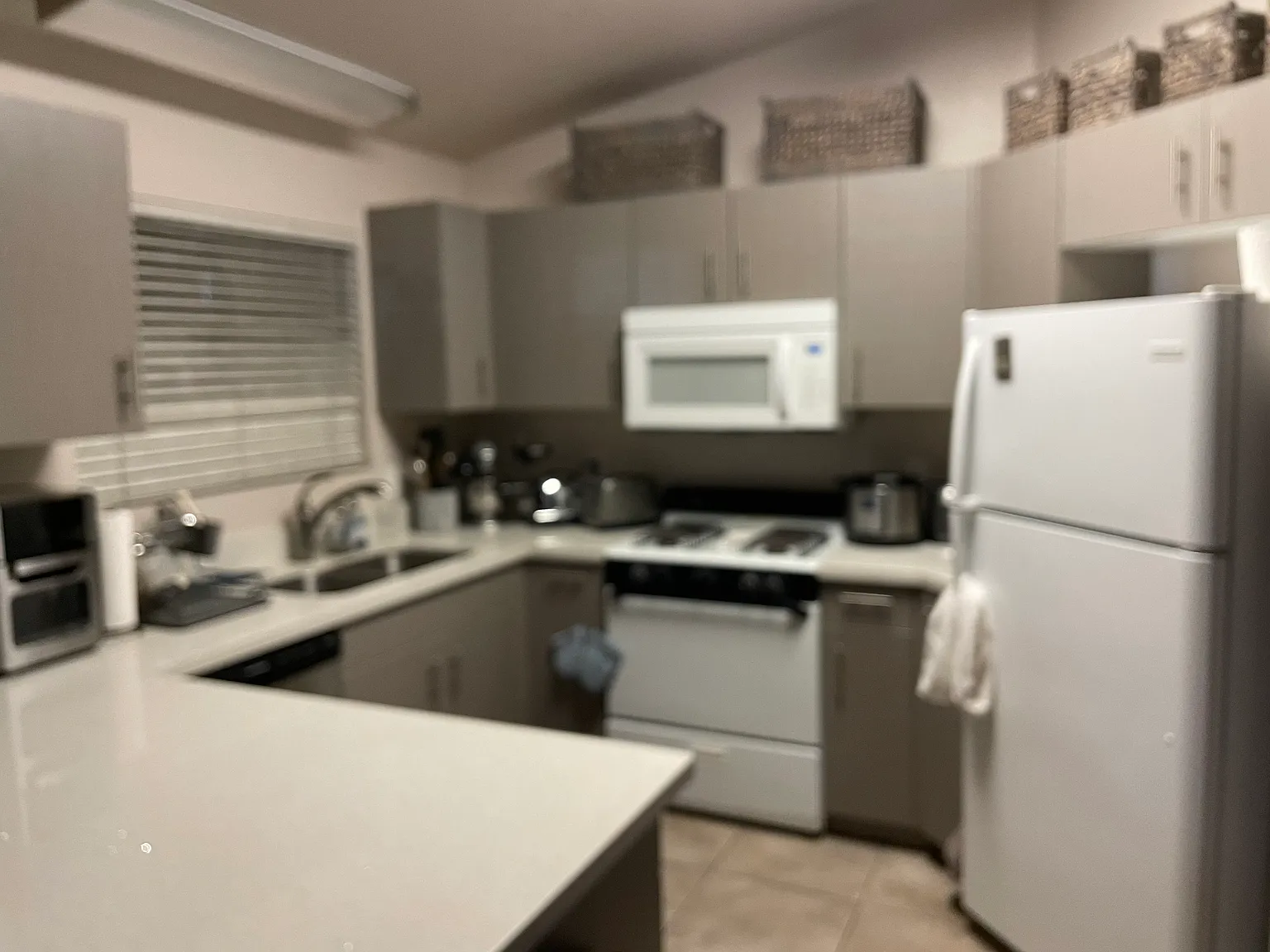 2 bed, 1600 sqft, $1,000 — Photo 3