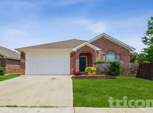 10008 Blue Bell Dr, Fort Worth, TX 76108