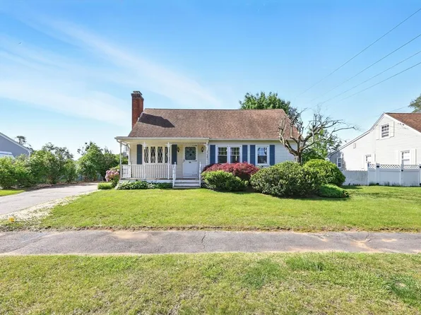 36 Memorial Dr, Feeding Hills, MA 01030