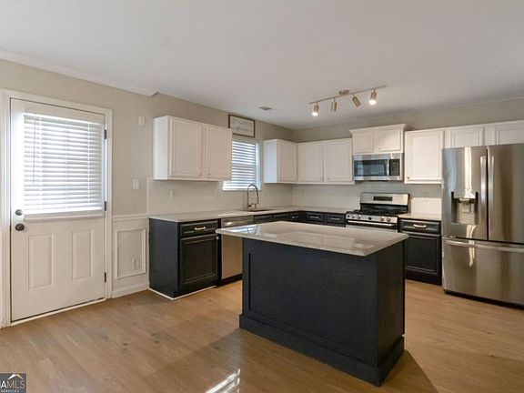 3rd image of 5920 Seabright Ln