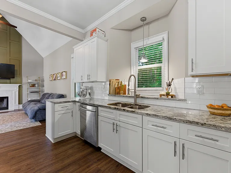 3052 Trafalgar Way — Photo 15