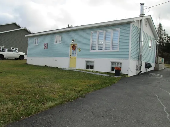 45 Country Road, Bishop's Falls, NL A0H1C0