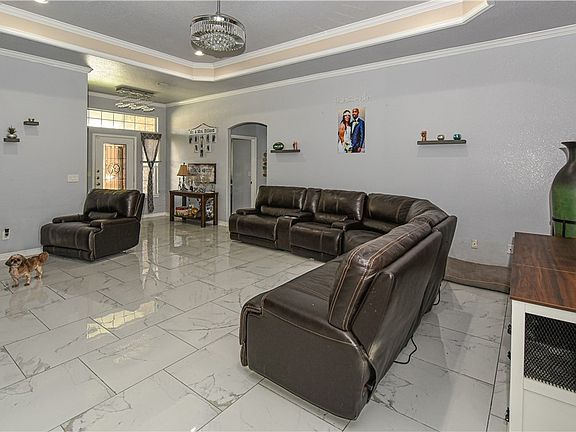5th image of 304 Dixon Dr