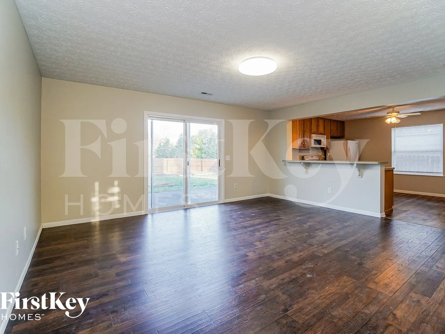 3 bed, 2.5 bath, 1714 sqft, $2,395 — Photo 2