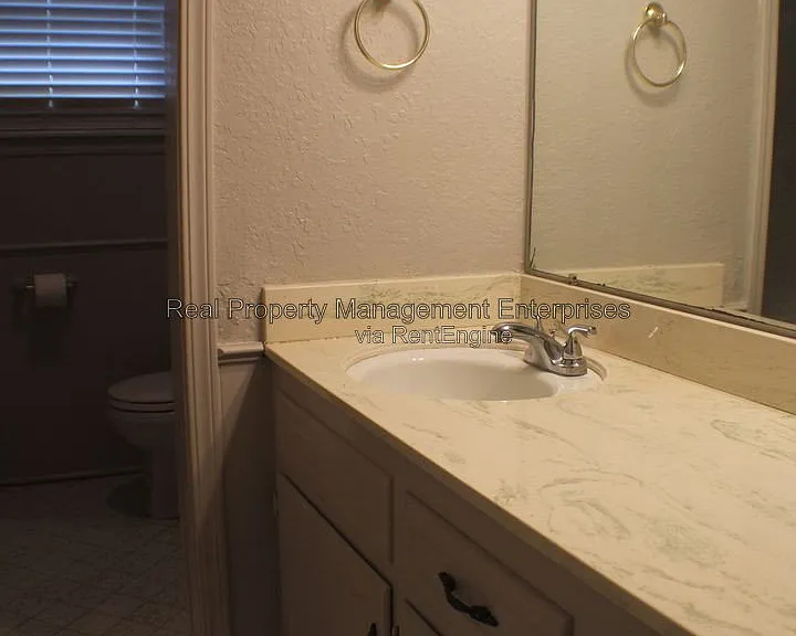 10904 N Florida Ave — Photo 14