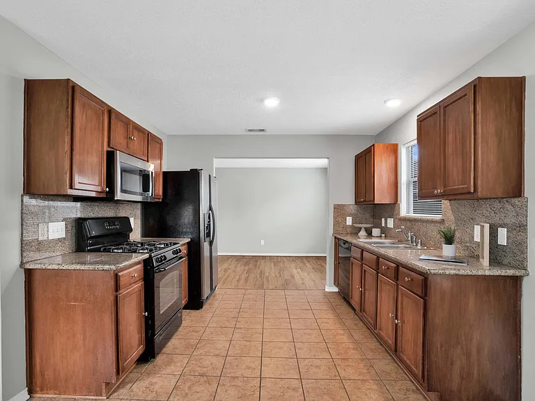 7215 Cool Springs Ct — Photo 10