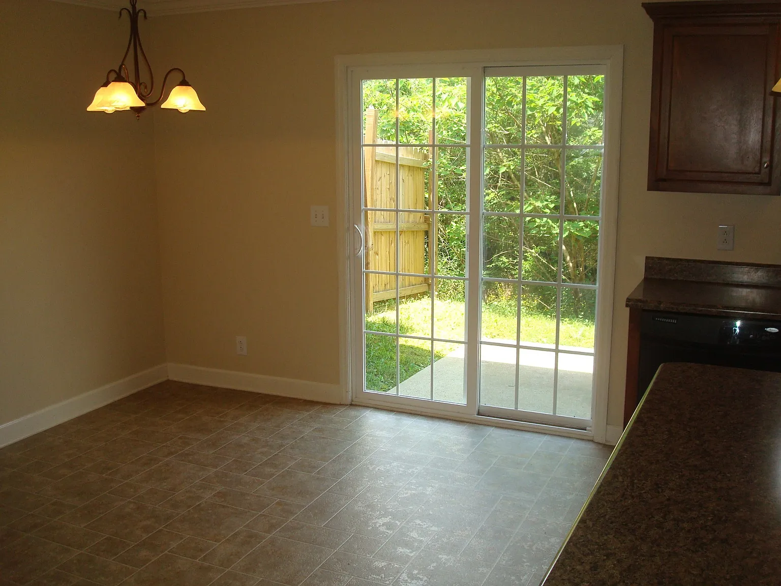 3 bed, 2.5 bath, 1551 sqft, $1,650 — Photo 3