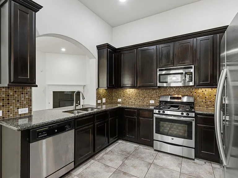 271 Westwood Dr — Photo 11