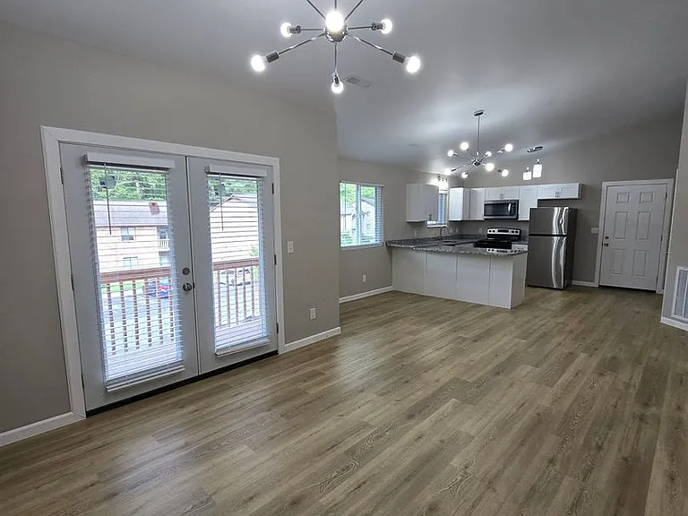 Country Shores Apartments — Photo 41