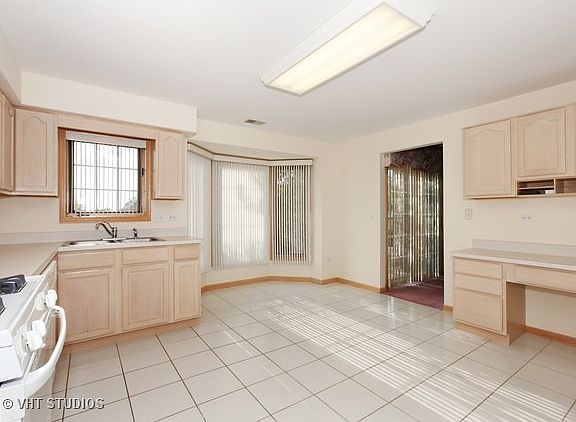 5th image of 7771 Bristol Park Dr