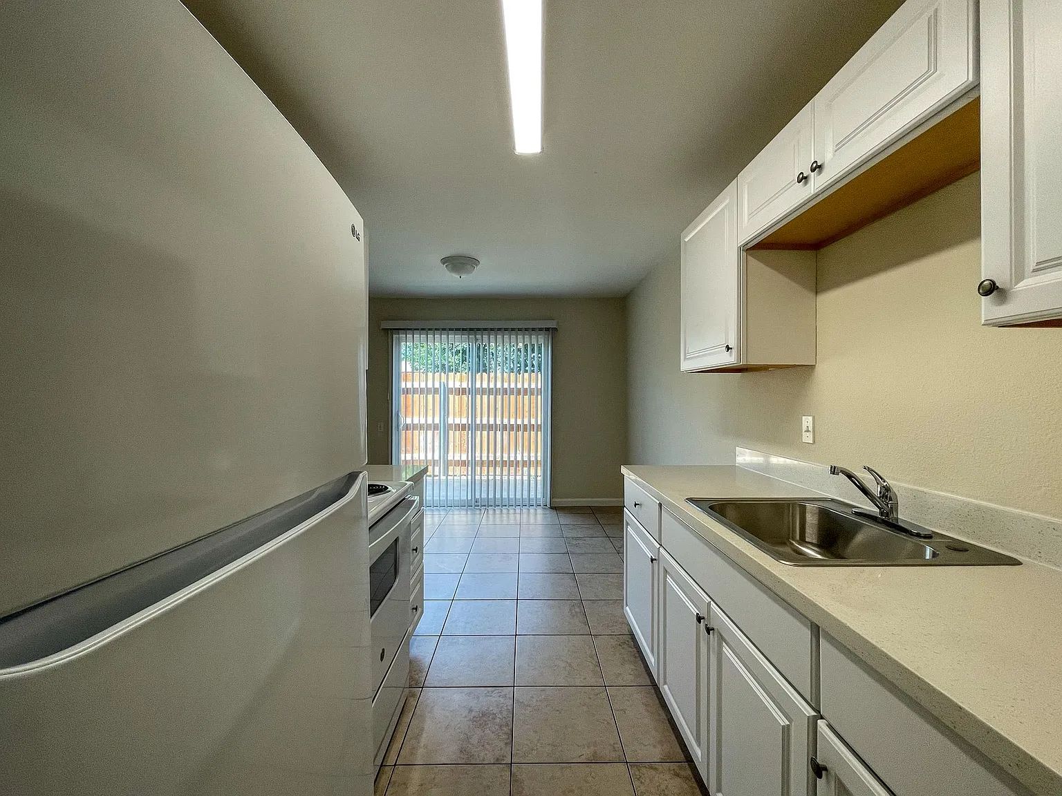 515 Camanche Lane - Summer Gardens Apartments — Photo 4
