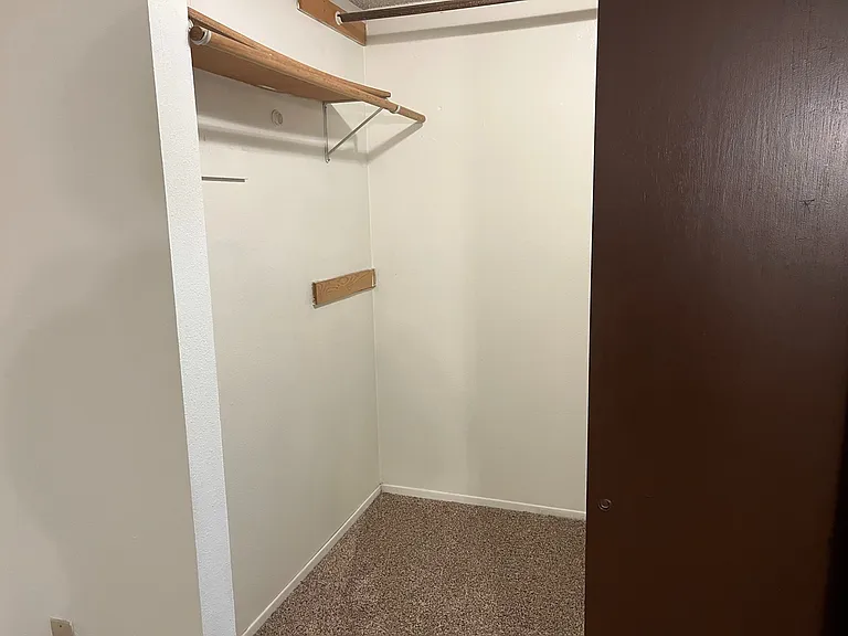 Walk-In Closet Walk-In Closet