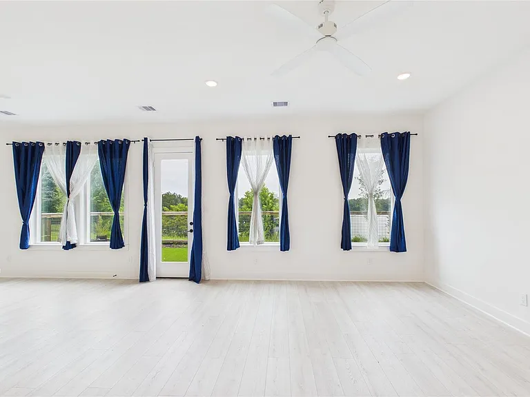 9609 Valeca Dr — Photo 5
