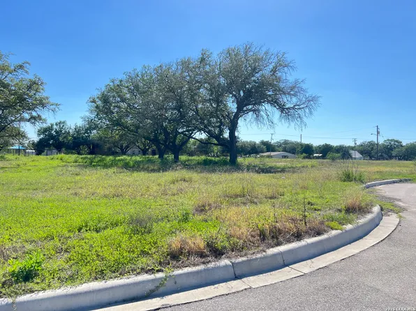809 N Polk LOT 3, Beeville, TX 78102