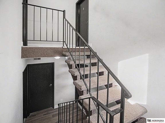 4th image of 4220 Huntington Ave