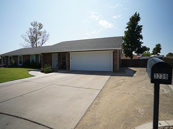 3rd image of 3239 E Emerald Cir