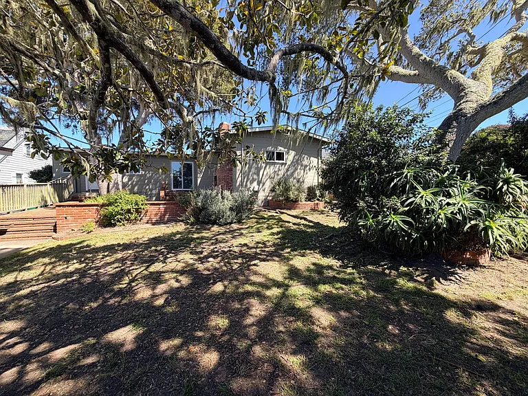 960 Forest Ave — Photo 43