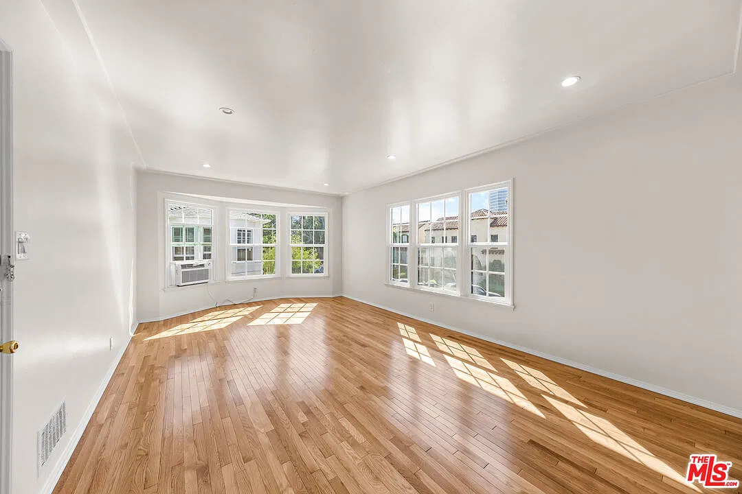 1 bed, 1.0 bath, 818 sqft, $2,650 — Photo 3
