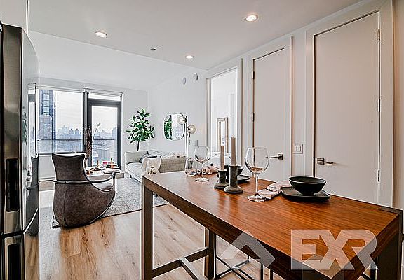 3rd image of 228 E 135th St #615