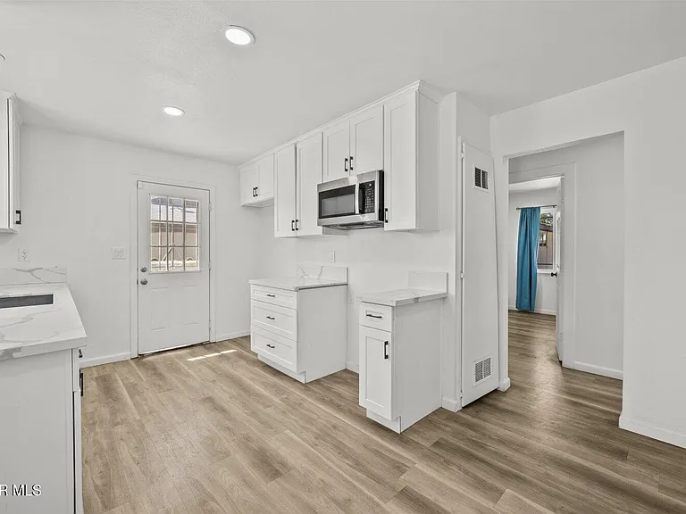 1135 W Pillsbury St #1135 — Photo 7