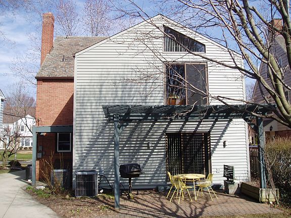 Rear portola & patio