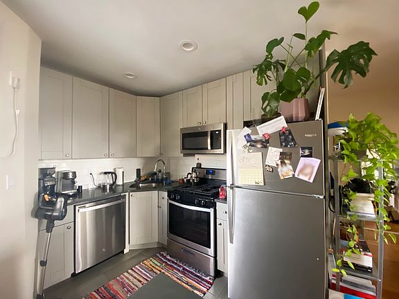 4th image of 76 Rapelye St APT 4F