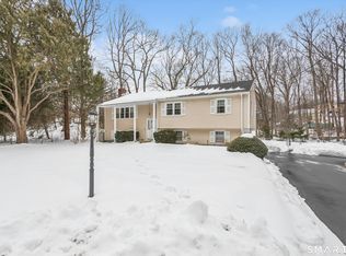 10 Oakwood Court, Norwalk, CT 06850
