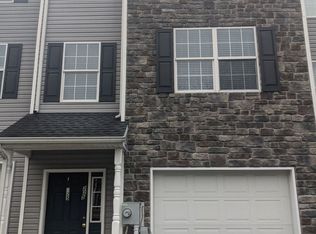225 Crown Ct, Waynesboro, PA 17268