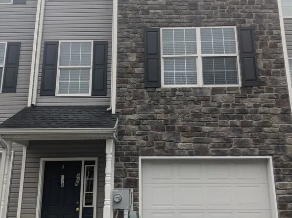 225 Crown Ct, Waynesboro, PA 17268