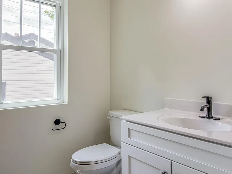 1209 Debow St — Photo 14