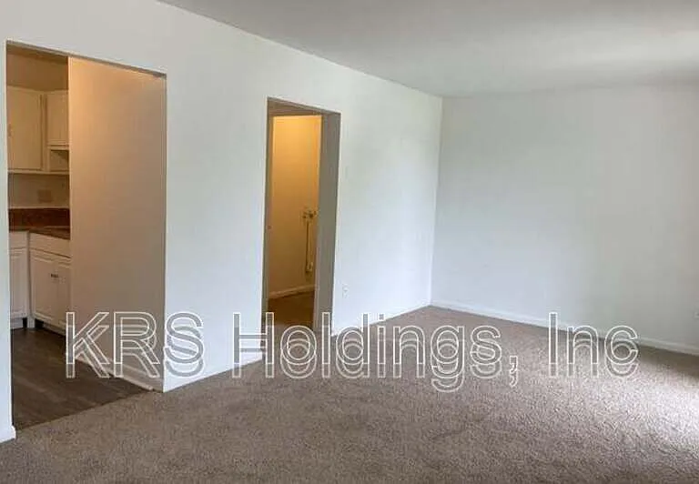 416 S West St #9 — Photo 5