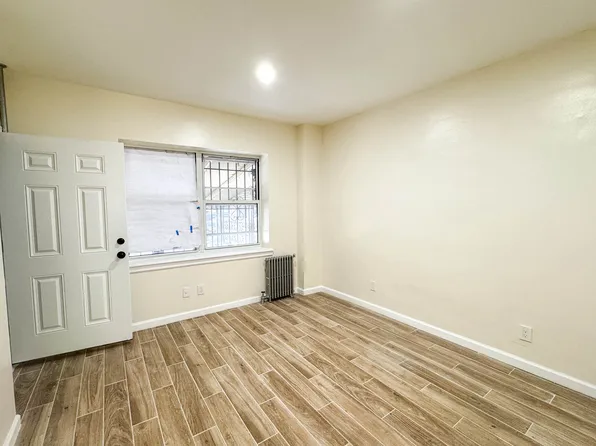 25-42 33rd Street image 5 of 17