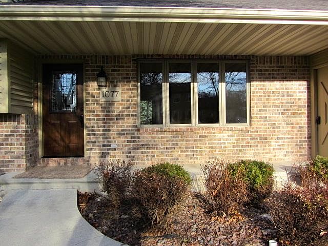 1st image of 1077 Briarwood Ln