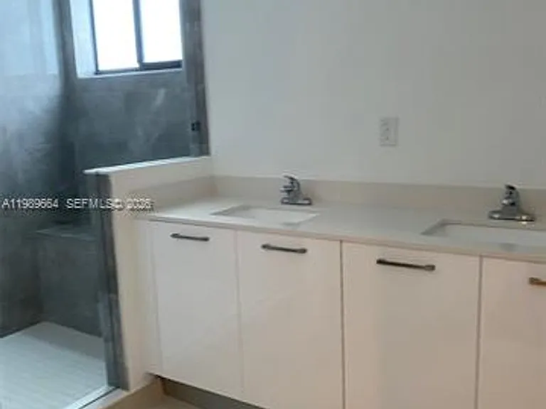13633 SW 157th Pl — Photo 3