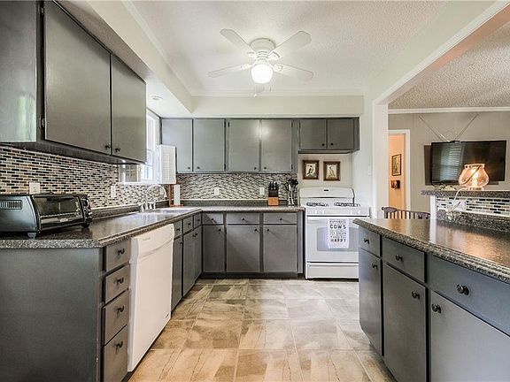 5th image of 841 Bowie St