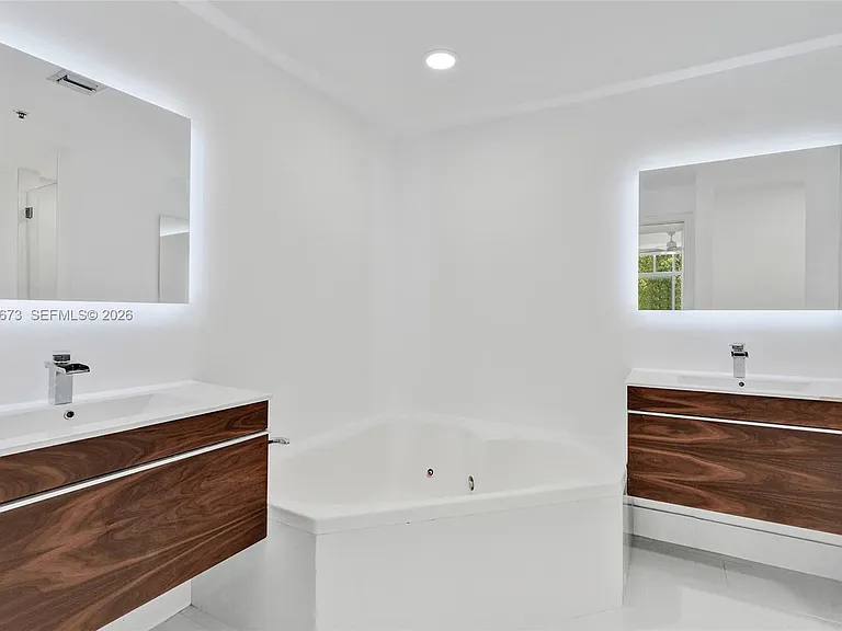 9725 NW 52nd St #406 — Photo 28