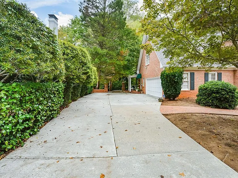 1640 Lazy River Ln — Photo 8