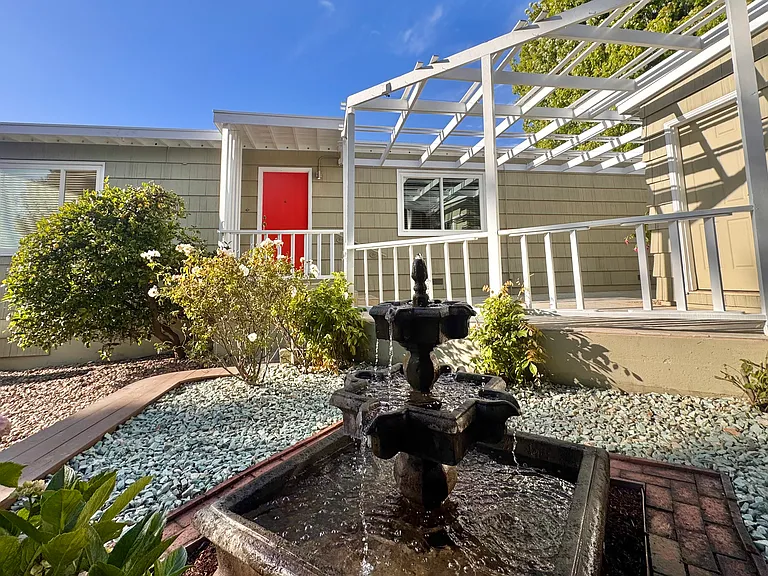 The Spanish fountain anchors the upper garden, offering sparkling ambiance to the atrium, house and bonus room.