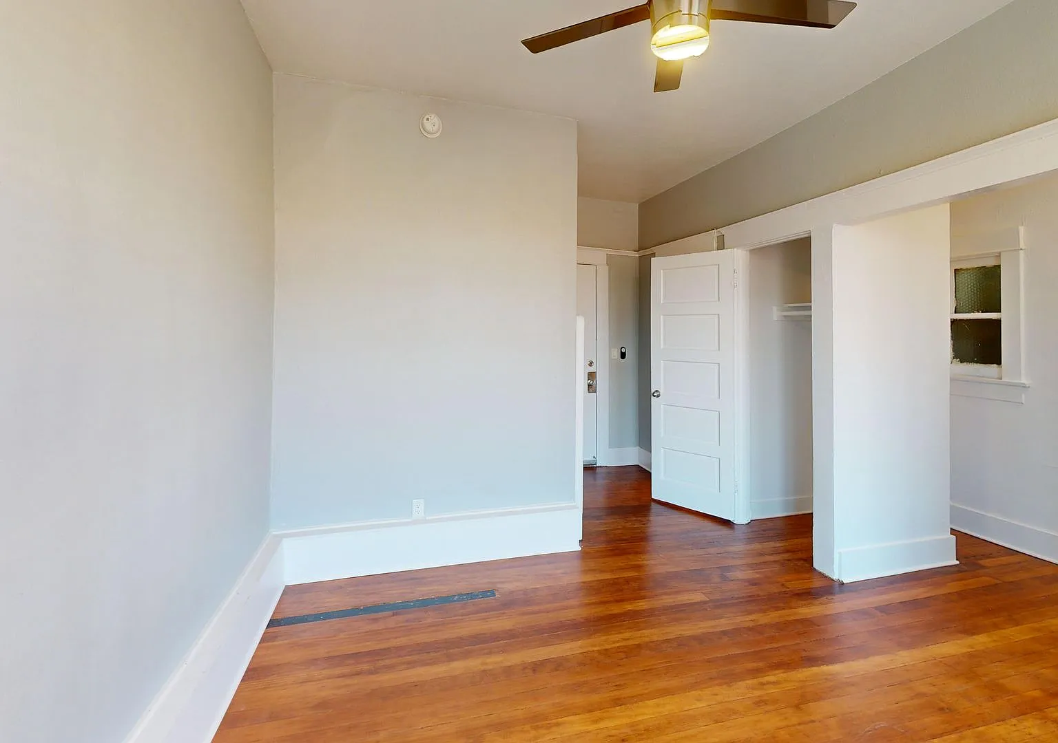 Broadway Apartments... Great Location...Remodeled...CALL NOW! — Photo 1