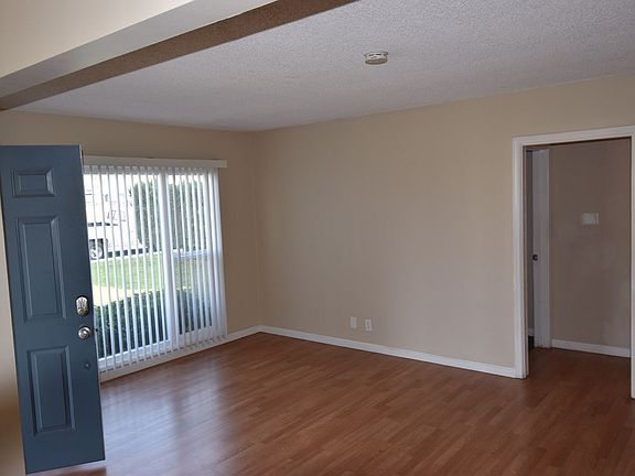 2nd image of 667 W Hawthorne St