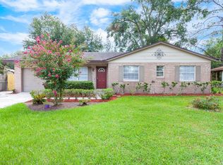 8410 Graybar Dr, Jacksonville, FL 32221