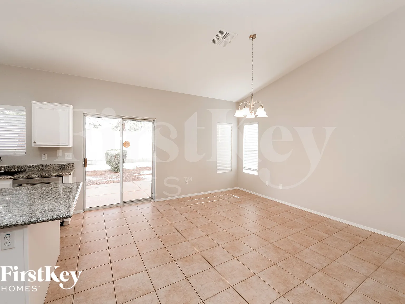 4 bed, 2.0 bath, 1665 sqft, $2,080 — Photo 4