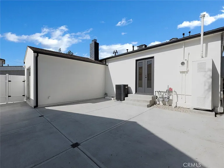 2108 N Pass Ave — Photo 25
