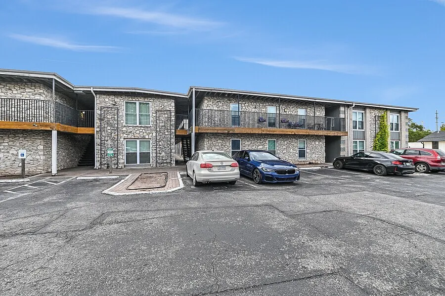 2 bed, 800 sqft, $1,275 — Photo 3