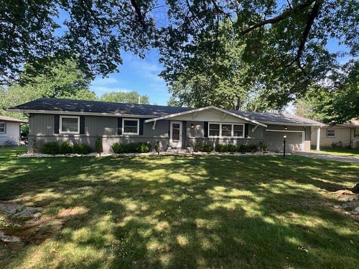 1983 S Meadowview Ave, Springfield, MO 65804 Zillow