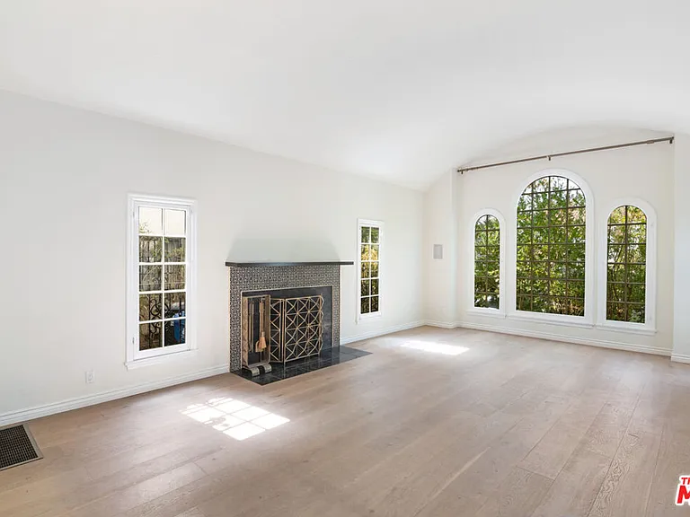 552 Wilcox Ave — Photo 8