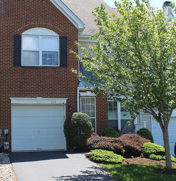1st image of 104 Delmar Ct
