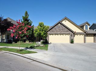 1924 N Cherry Ln, Clovis, CA 93619