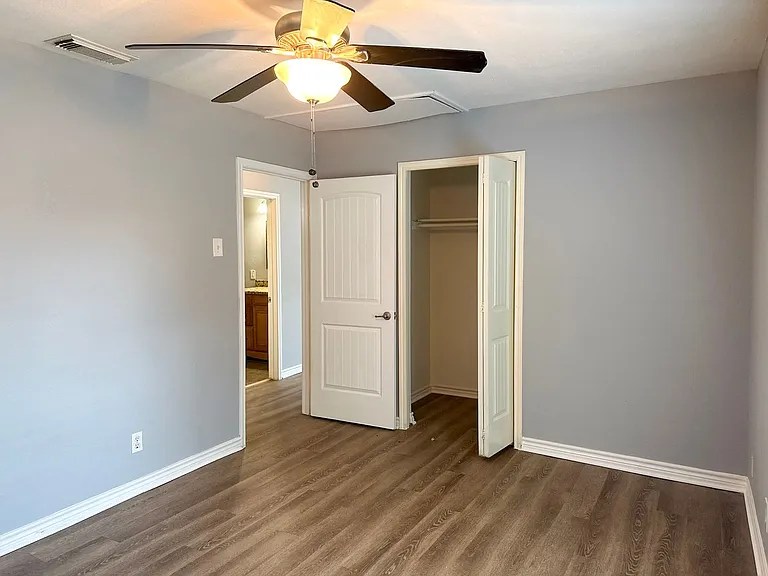 5214 Lane St — Photo 17