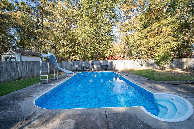 5 bed, 3.0 bath, 2476 sqft, $2,300 — Photo 4